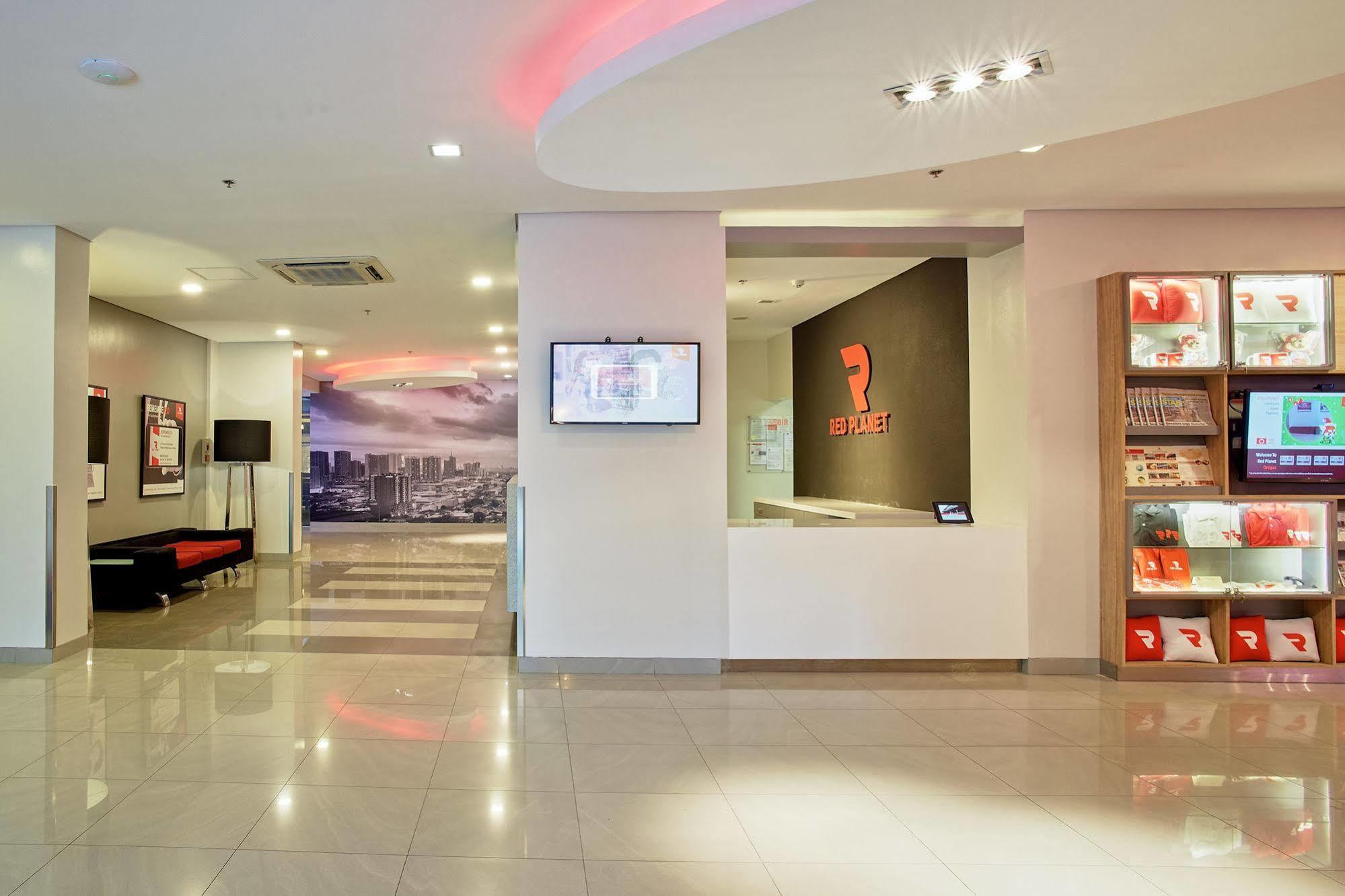 Red Planet Ortigas Hotel Mandaluyong Exterior photo