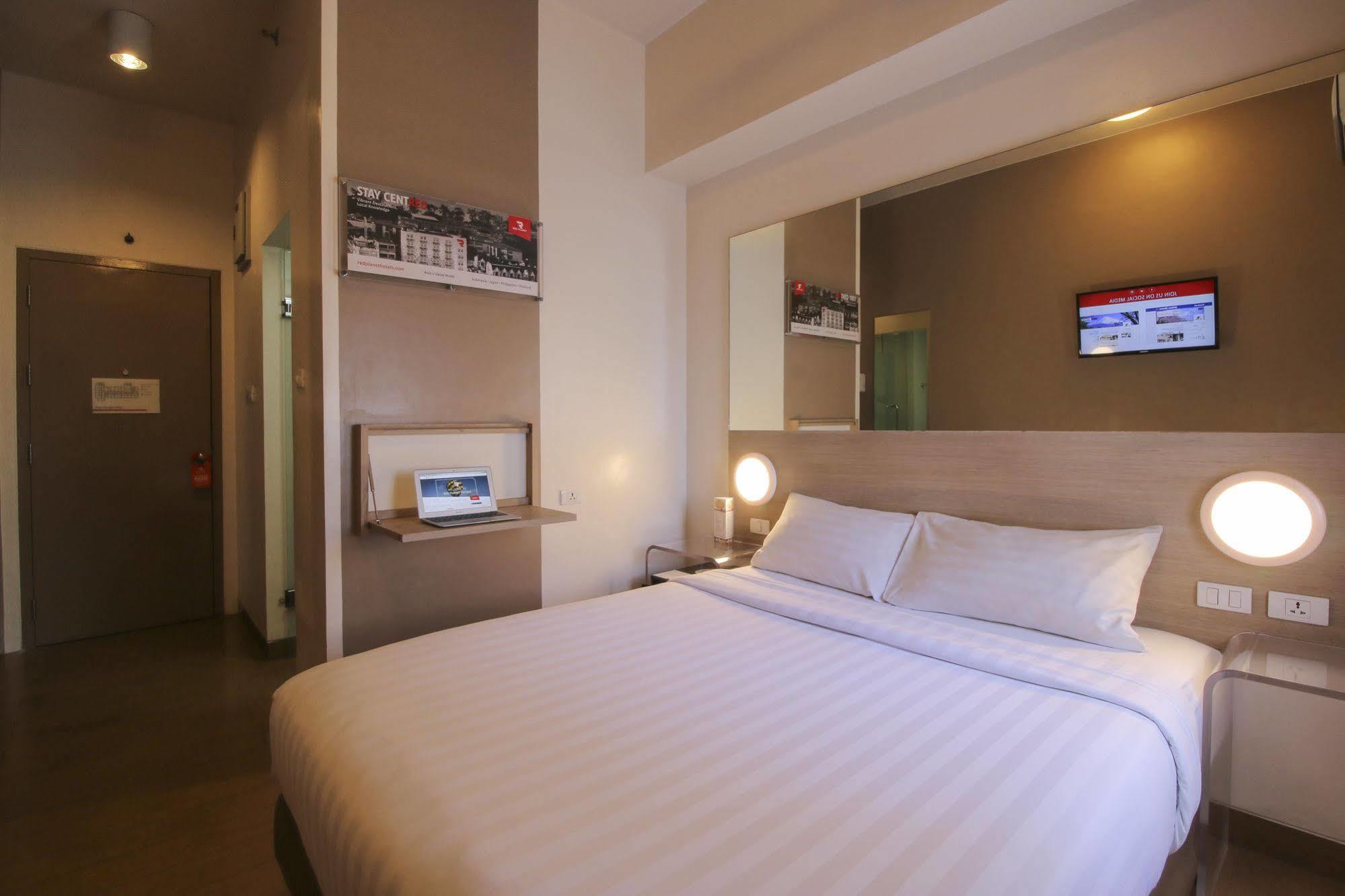 Red Planet Ortigas Hotel Mandaluyong Exterior photo
