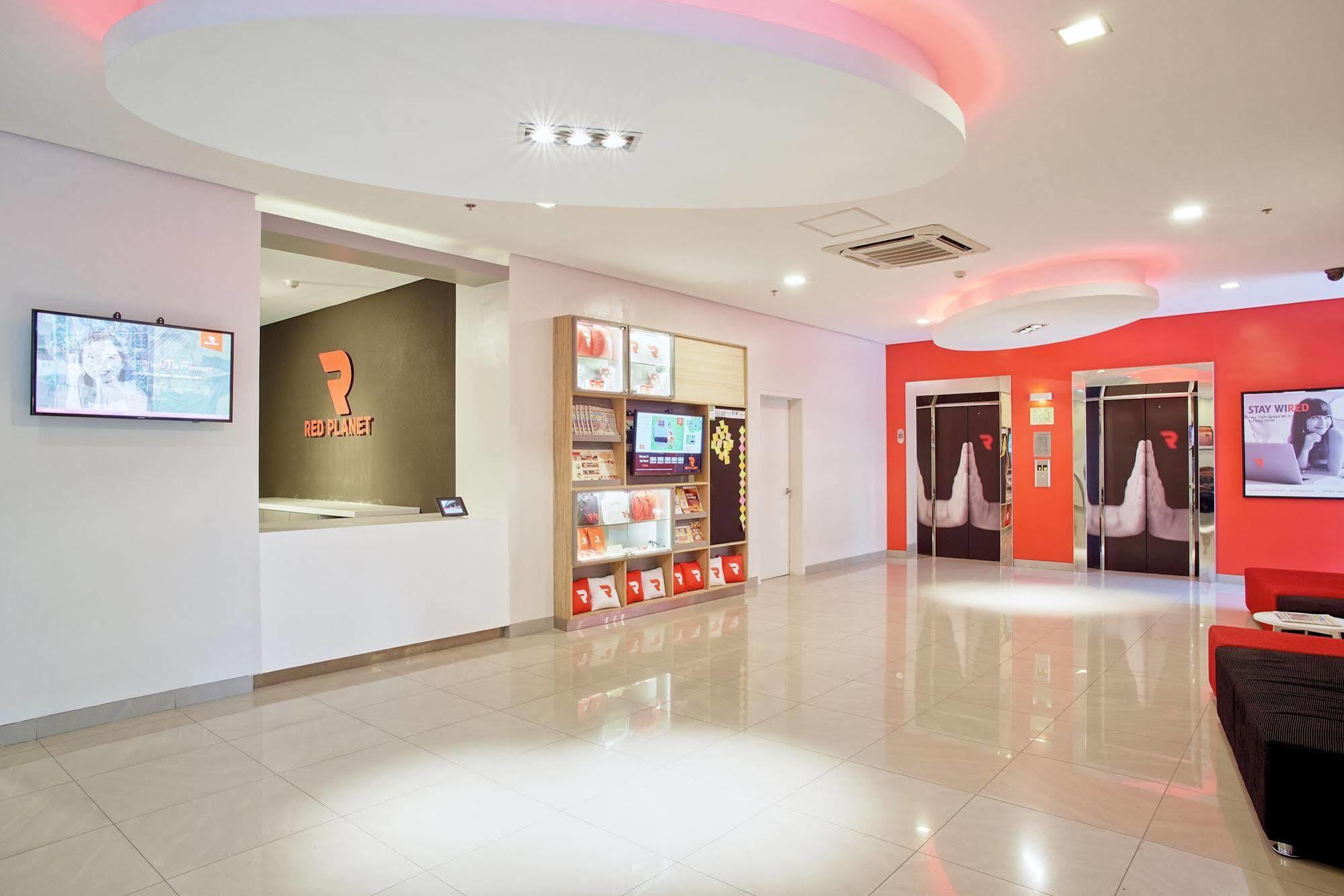 Red Planet Ortigas Hotel Mandaluyong Exterior photo