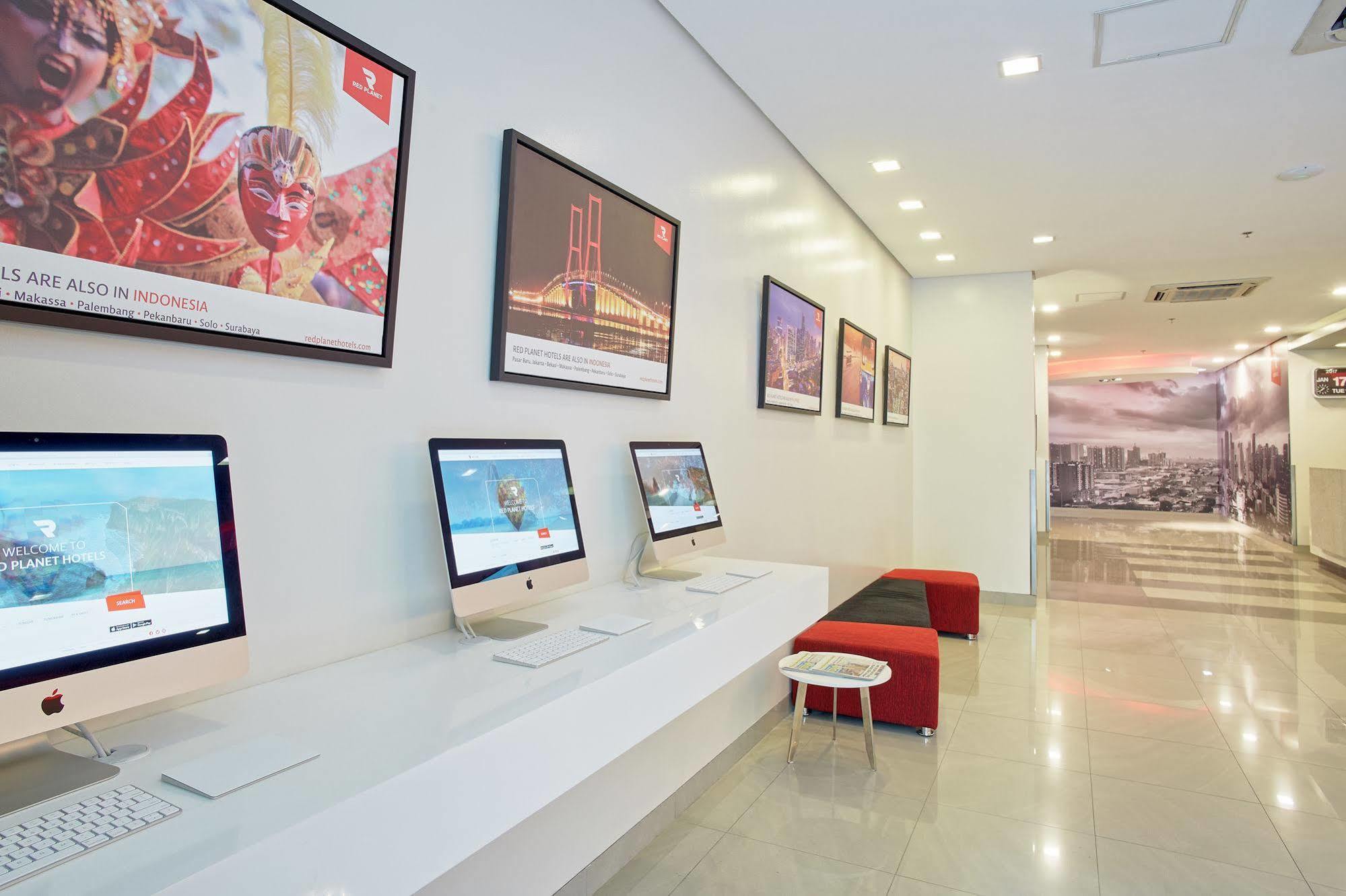 Red Planet Ortigas Hotel Mandaluyong Exterior photo