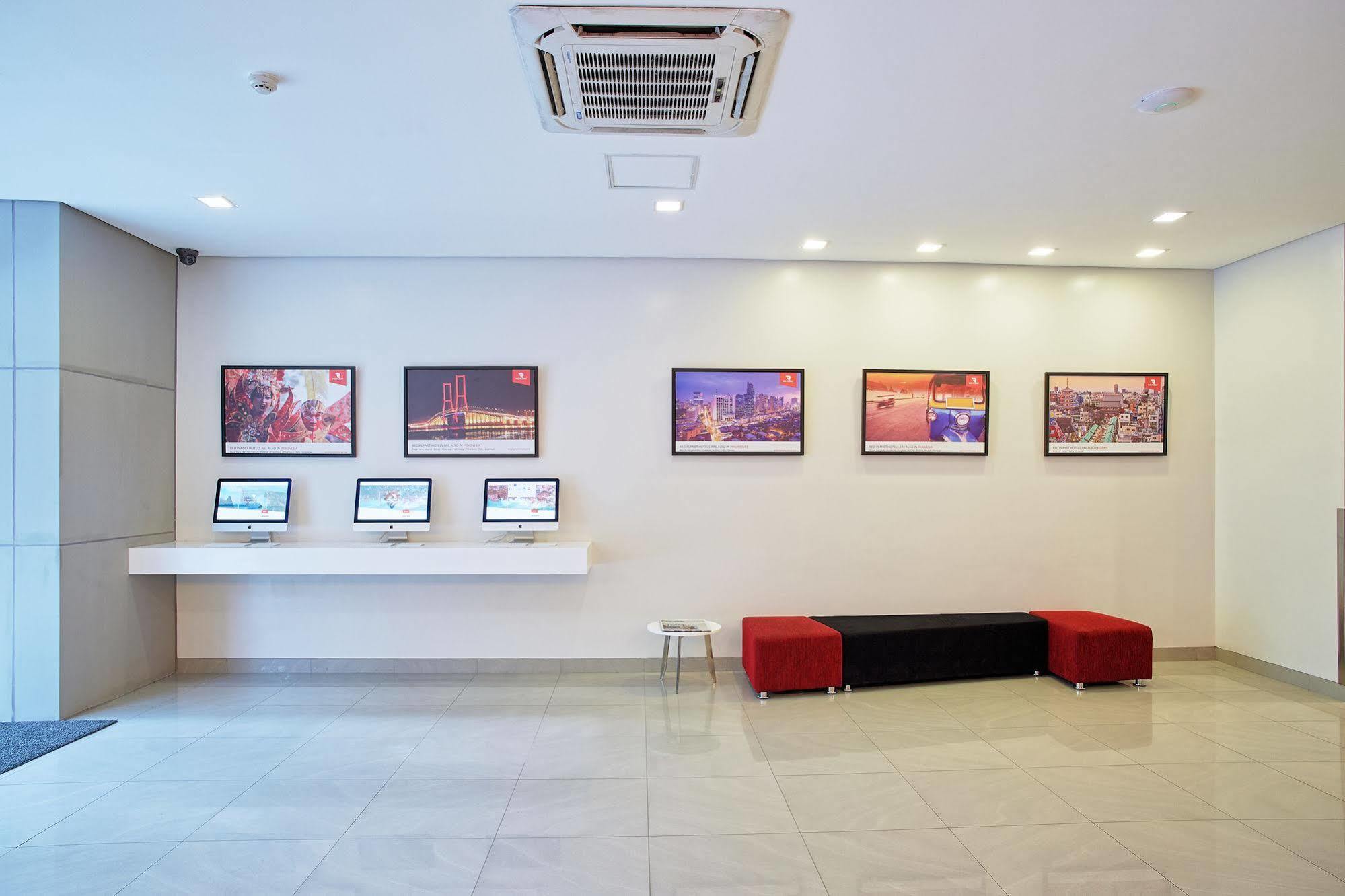 Red Planet Ortigas Hotel Mandaluyong Exterior photo