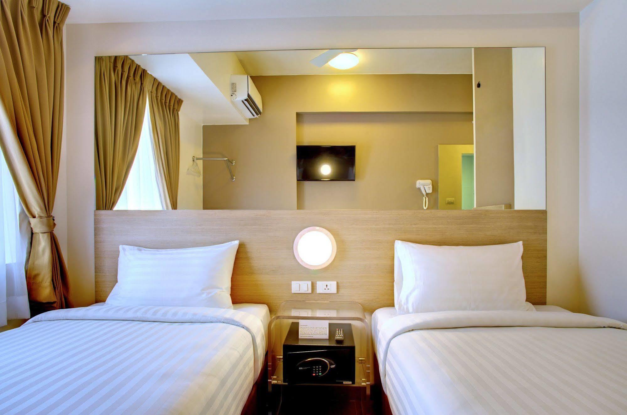 Red Planet Ortigas Hotel Mandaluyong Exterior photo